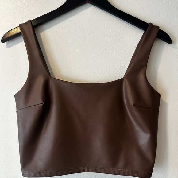 Women’s brown faux leather cropped tank top  - Picture 5 of 11
